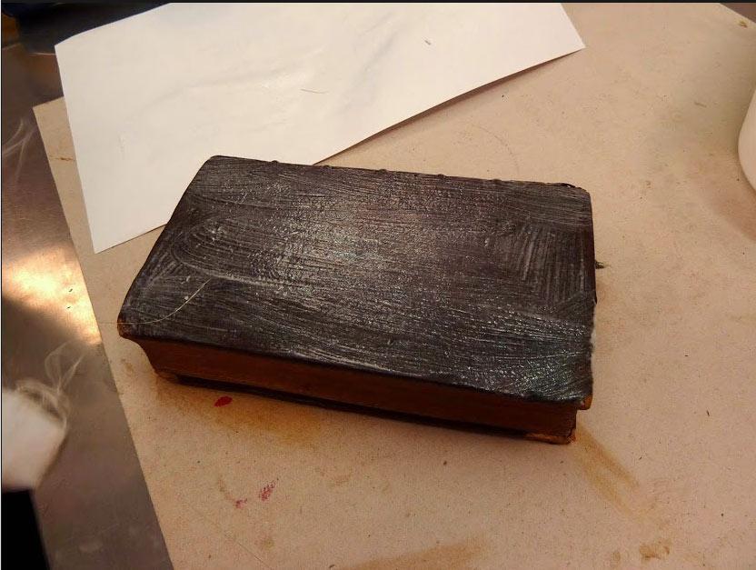 Nettoyage des cuirs de livres