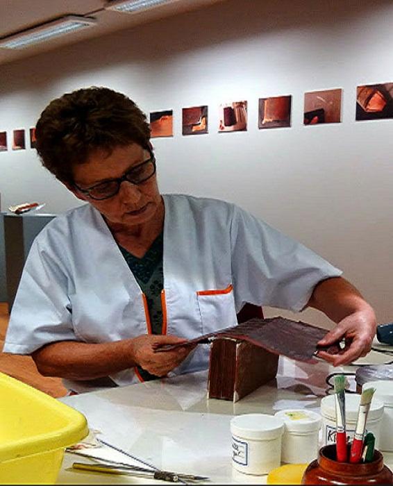 Restauration cuir de livres anciens