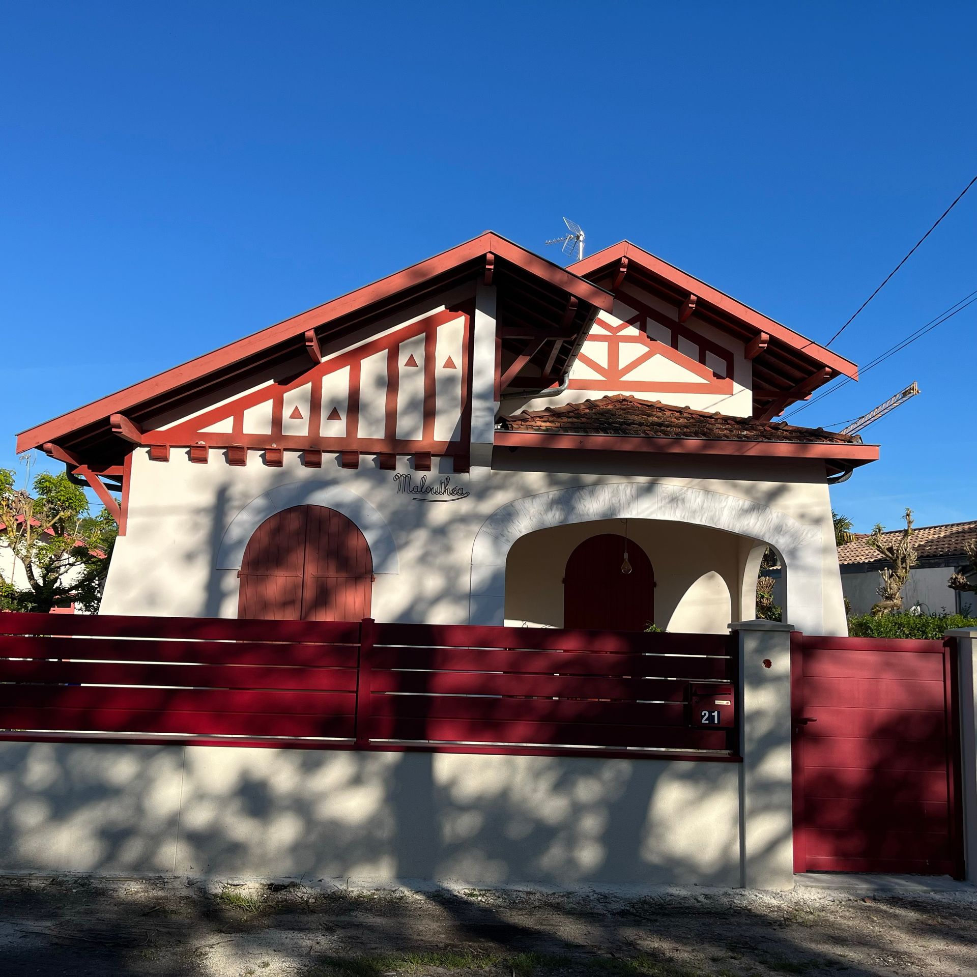 Maison Arcachonnaise  blanche et rouge