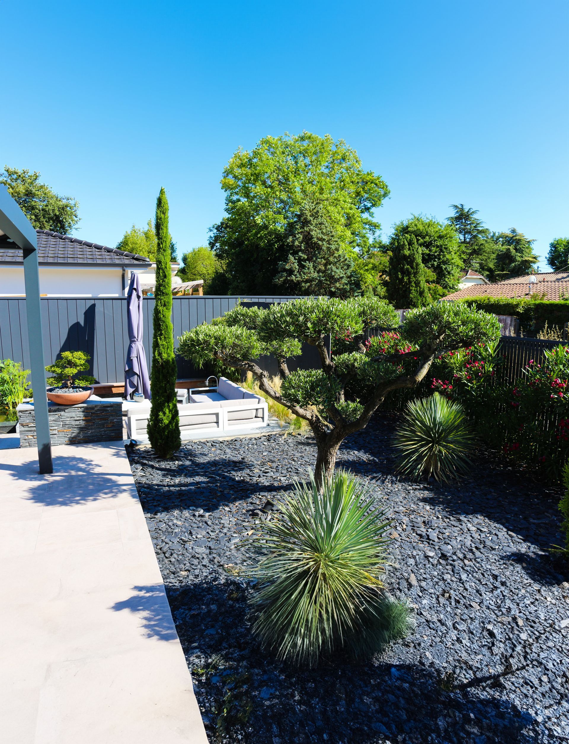 Aménagements extérieurs d'une maison moderne