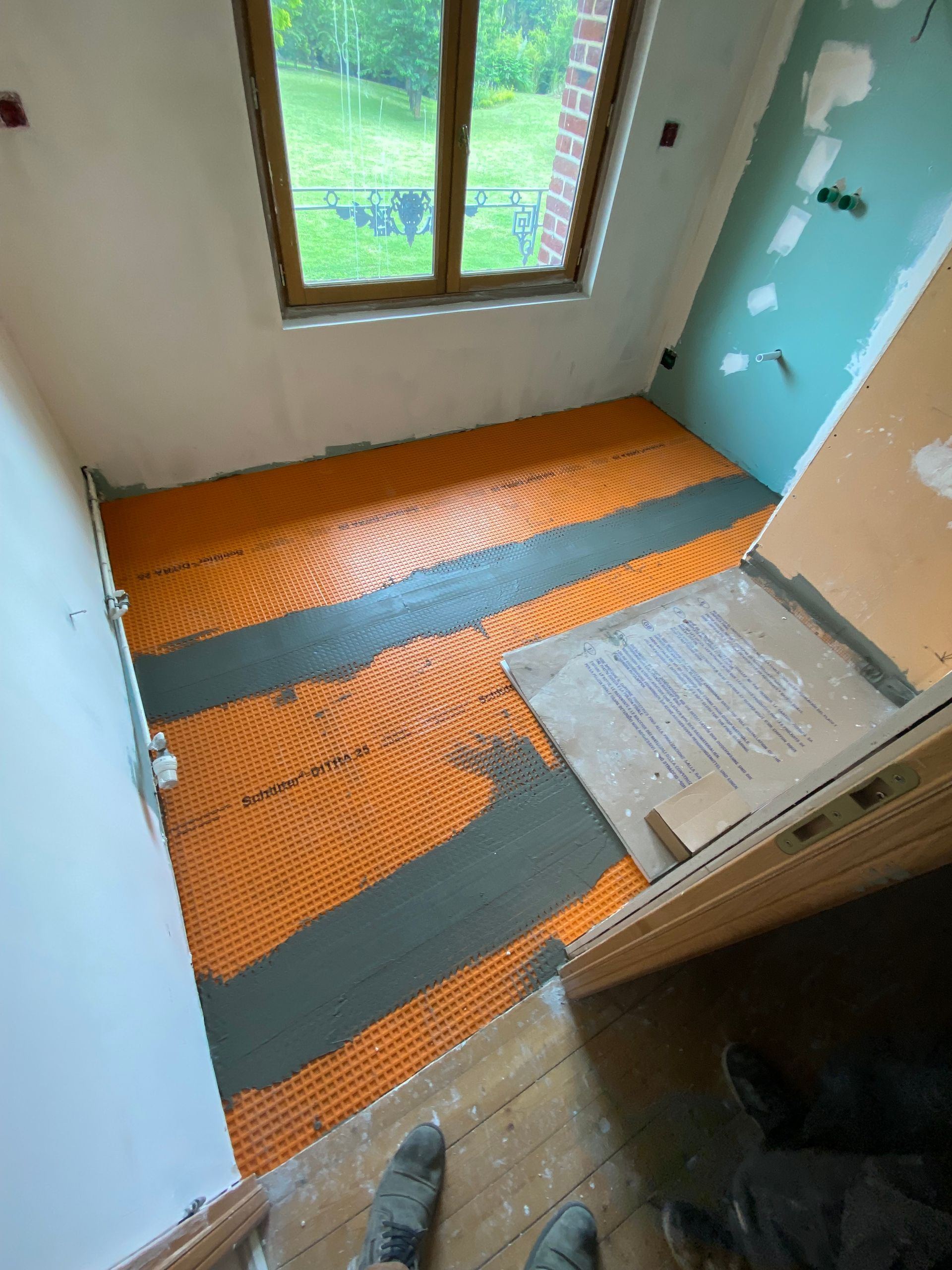 Une salle de bains en cours de rénovation
