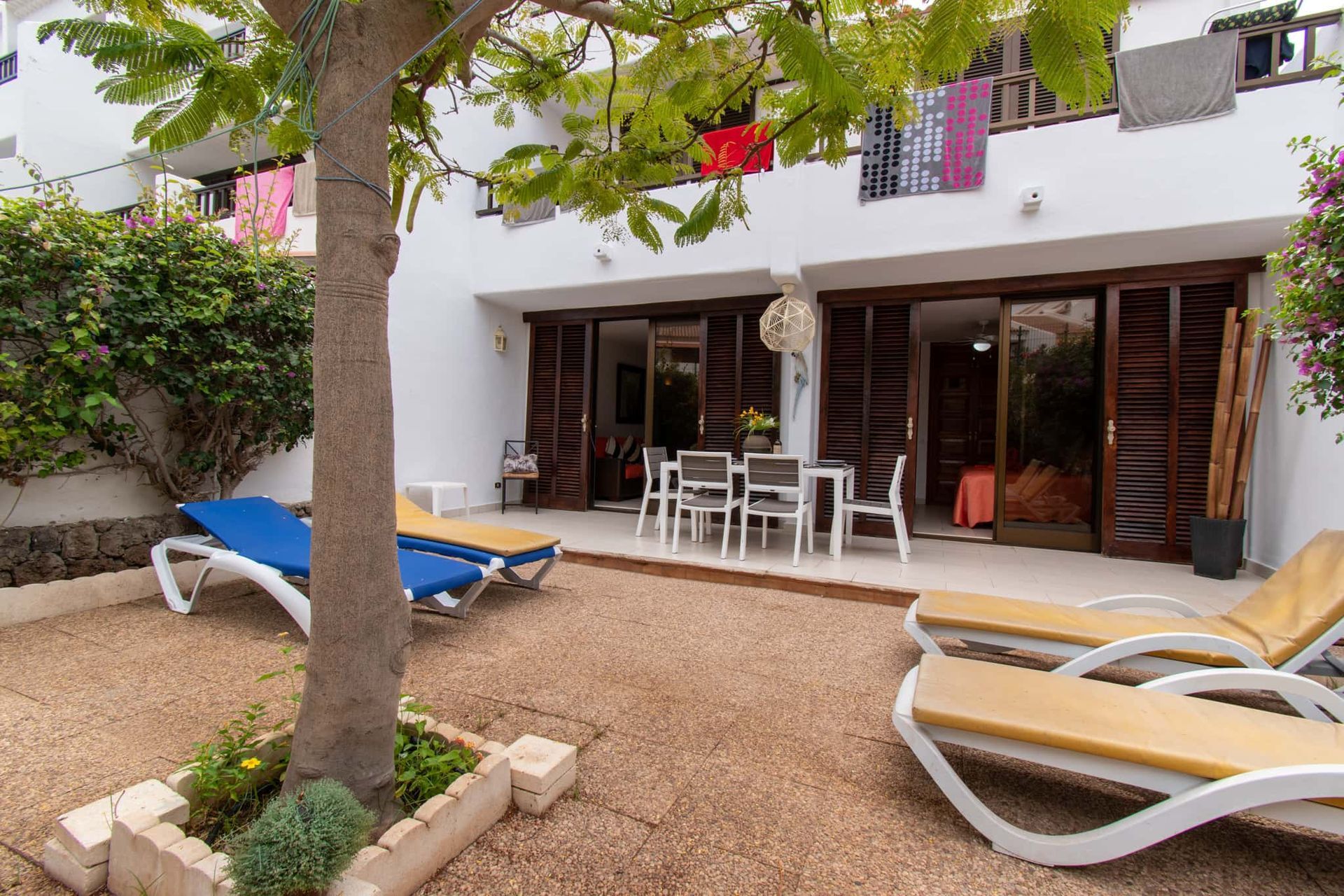 Double terrace with patio table and chairs, sun loungers, Parque Santiago I, Playa de las Americas, Tenerife