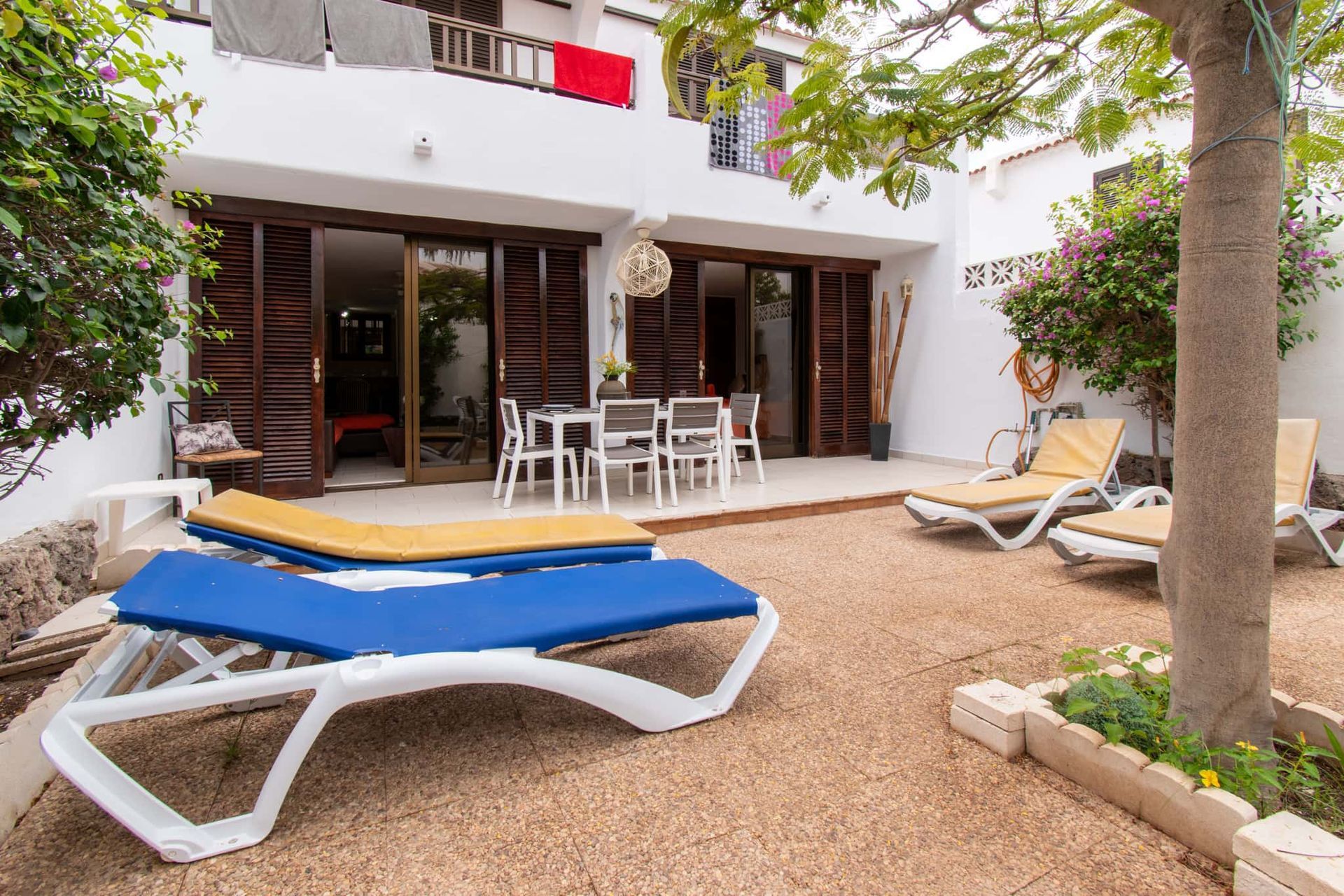 Sun loungers, Parque Santiago I, Playa de las Americas, Tenerife