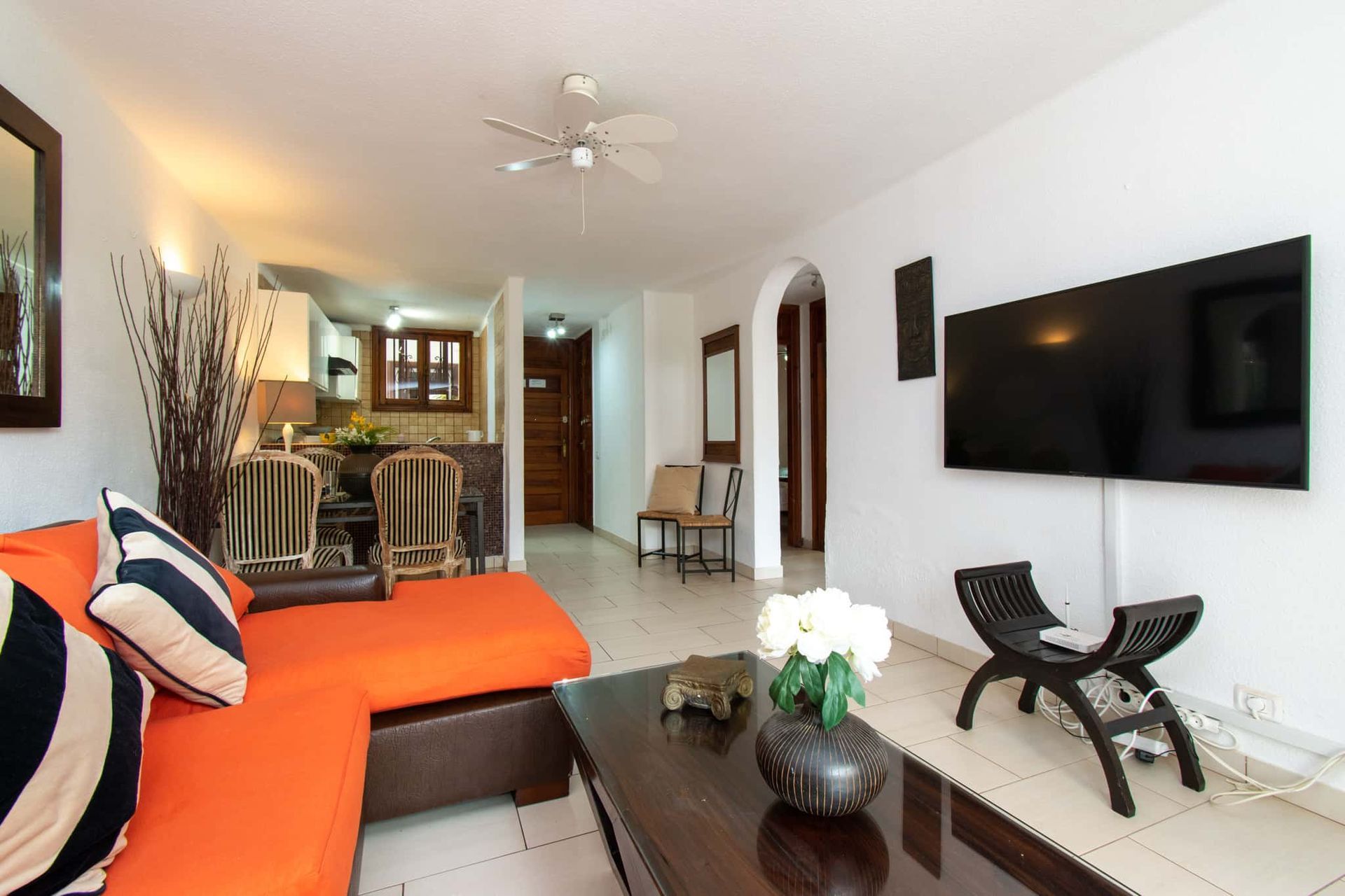 Lounge with L-shaped sofa, coffee table, wifi router, wall-mounted TV, Parque Santiago I, Playa de las Americas, Tenerife