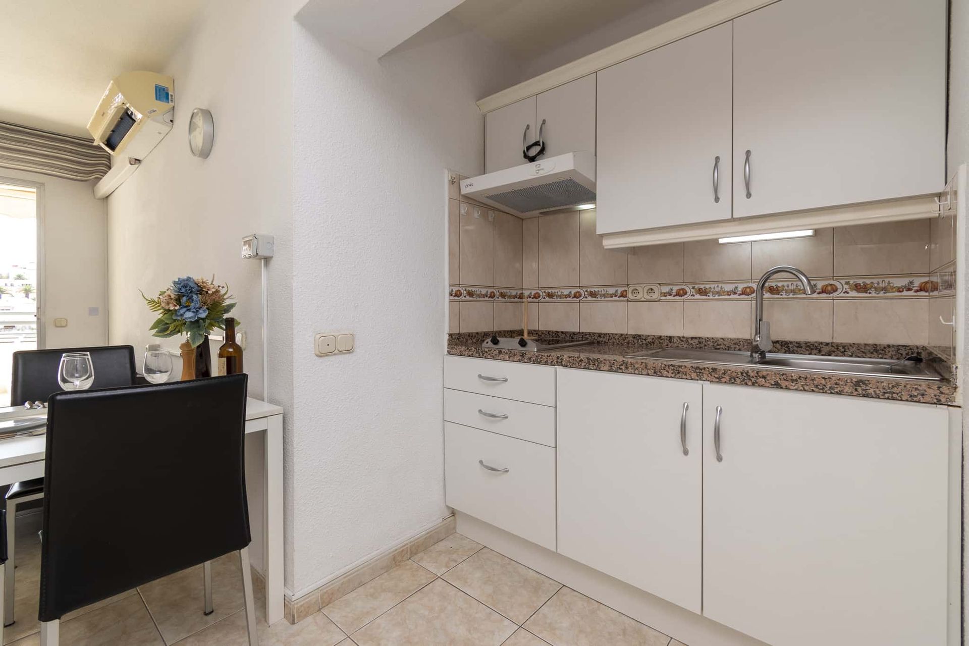 Kitchen with hob, extractor fan, sink, Santa Maria, Costa Adeje, Tenerife