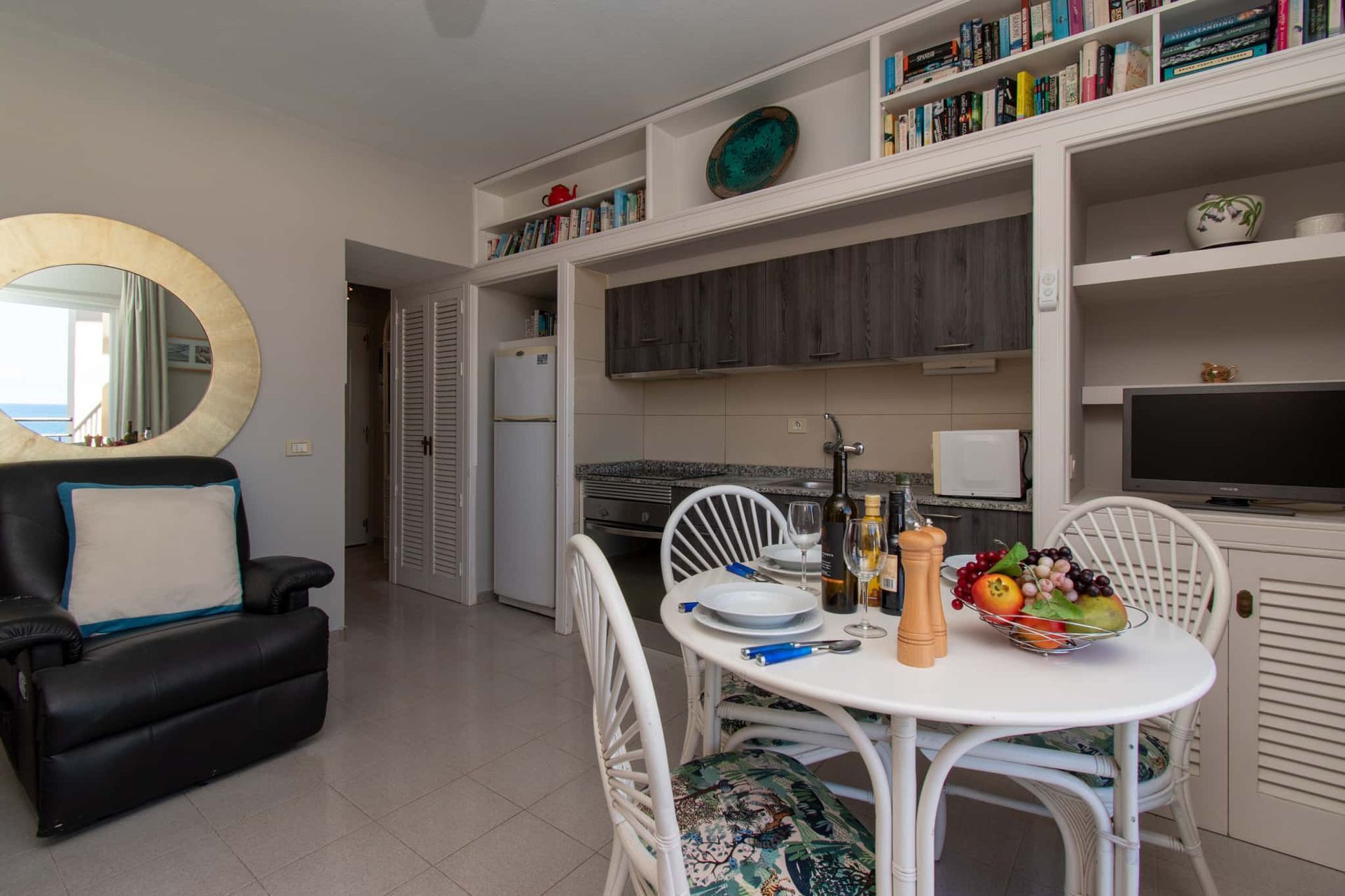 Dining table and chairs, kitchen, Los Olivos, Costa Adeje, Tenerife.