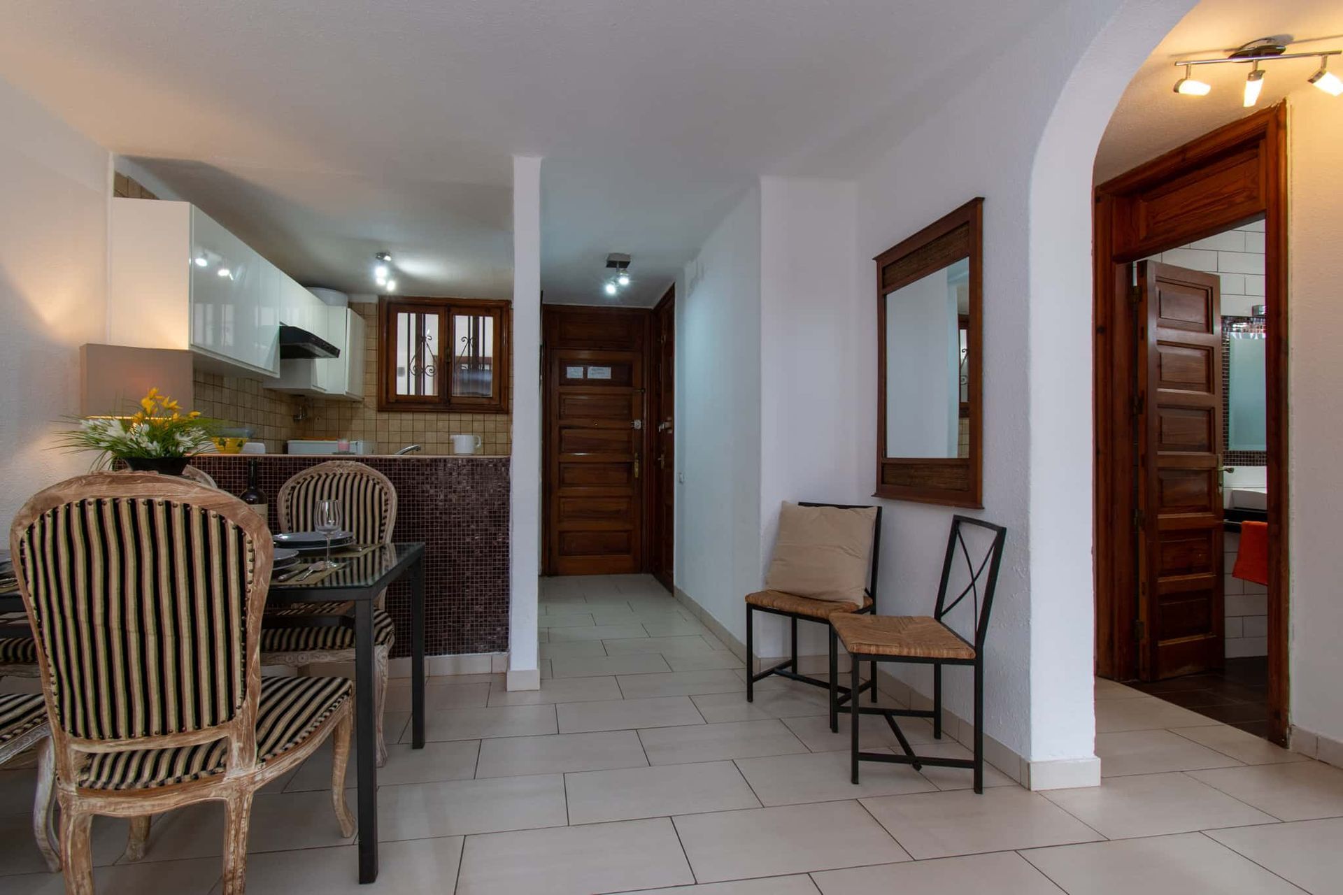 Dining table and chairs, kitchen, Parque Santiago I, Playa de las Americas, Tenerife