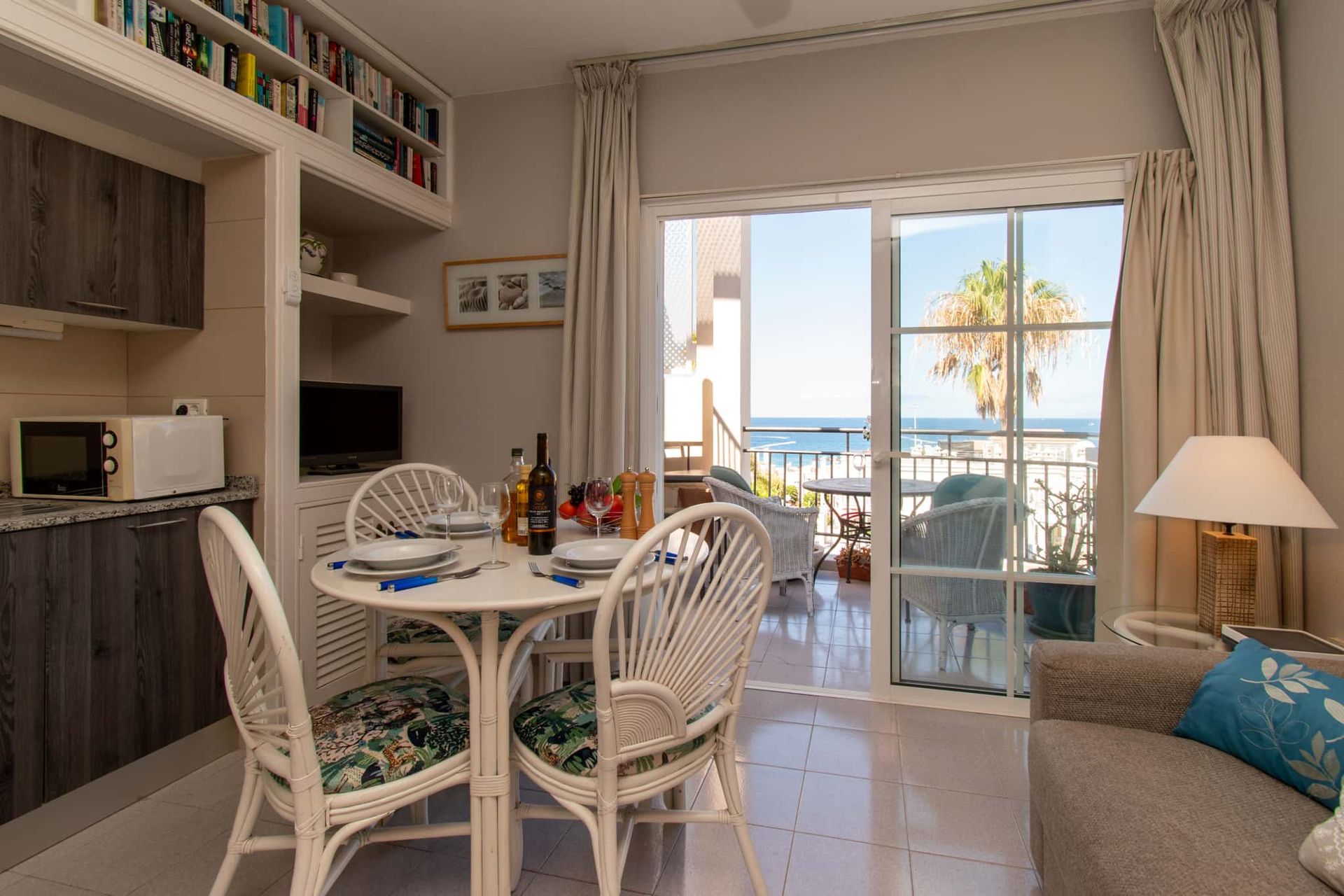 Dining table and chairs, kitchen, Los Olivos, Costa Adeje, Tenerife.