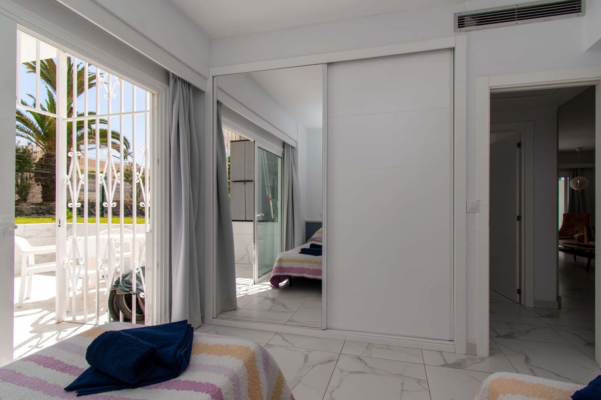 Bedroom with 2 single beds, mirrored wardrobes, Club Atlantis, Costa Adeje, Tenerife.