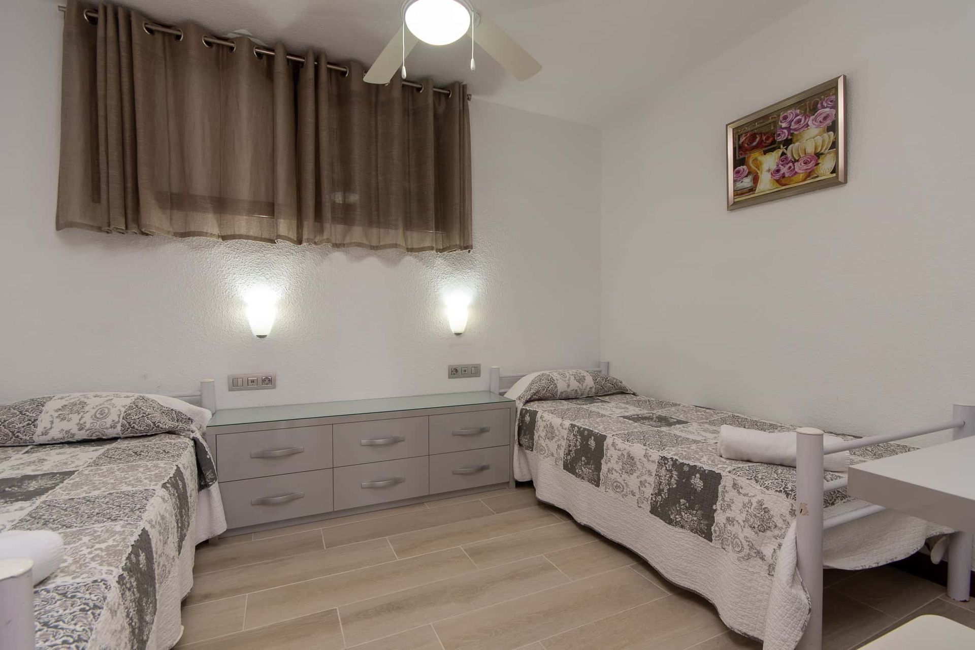 Bedroom with 2 single beds, ceiling fan at Parque Santiago II, Playa de las Americas, Tenerife