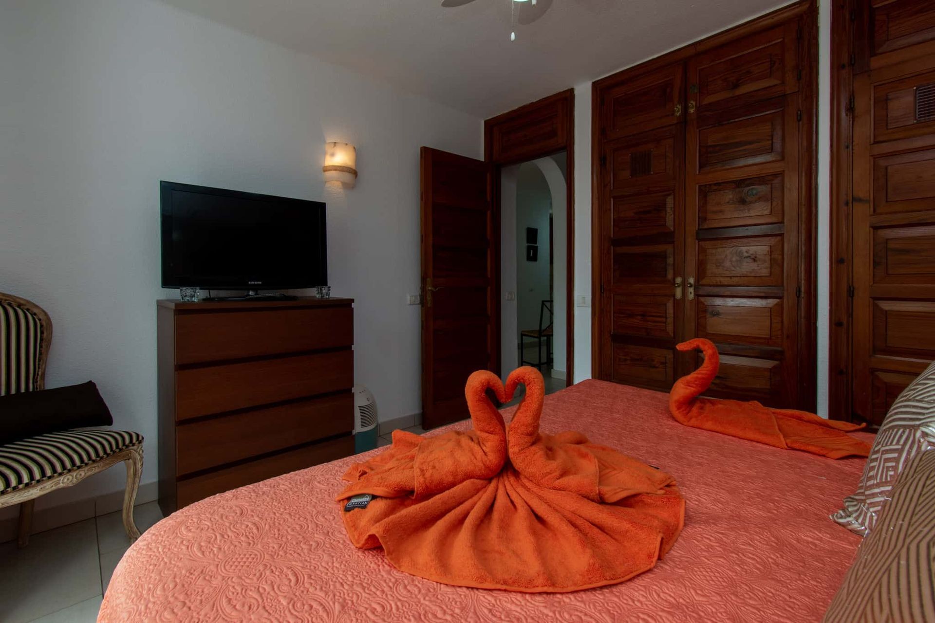 Bedroom with double bed, chest of drawers, TV, wardrobes, Parque Santiago I, Playa de las Americas, Tenerife