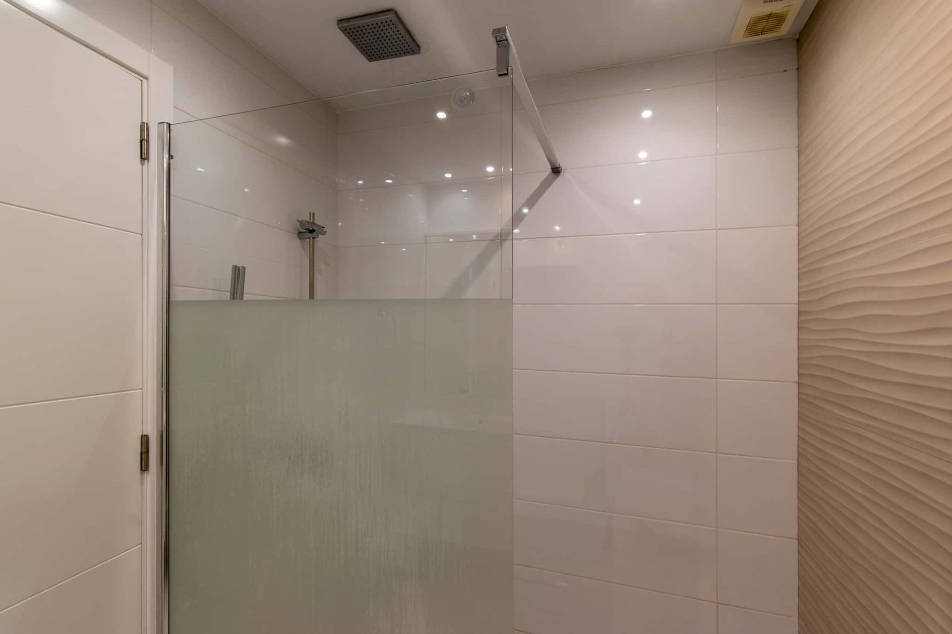 Bathroom with walk-in shower, Club Atlantis, Costa Adeje, Tenerife.