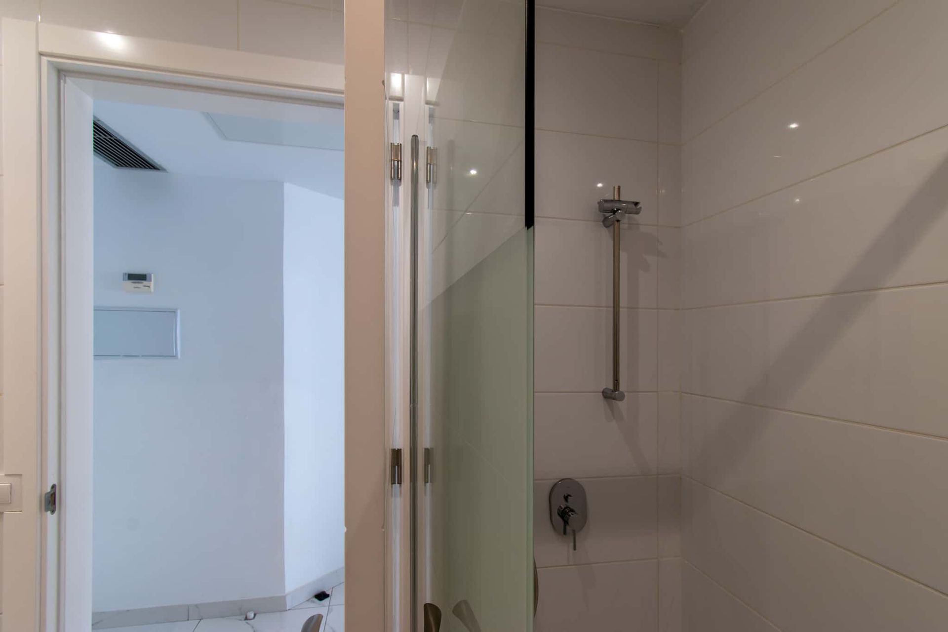 Bathroom with walk-in shower, Club Atlantis, Costa Adeje, Tenerife.
