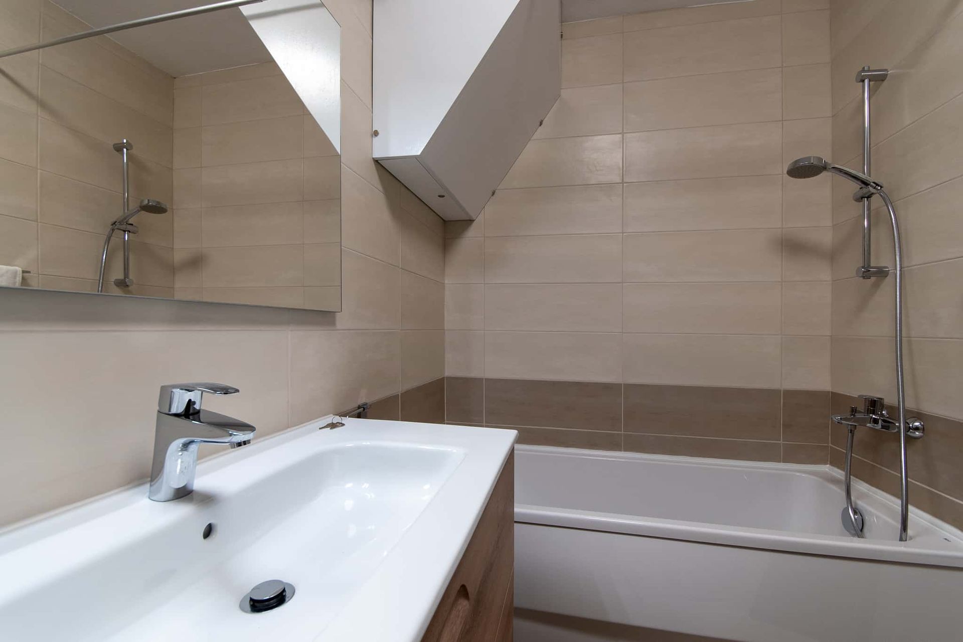 Bathroom with bath/shower, wash hand basin at Parque Santiago II, Playa de las Americas, Tenerife