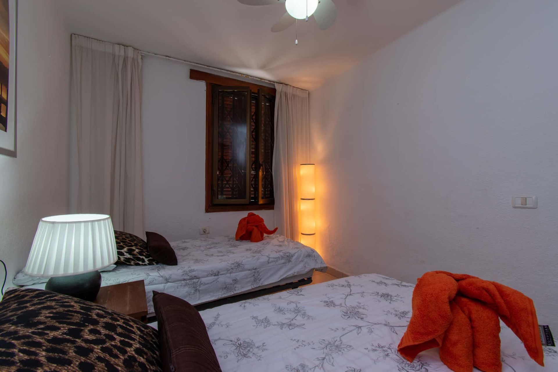 Bedroom with 2 single beds, bedside table with lamp, Parque Santiago I, Playa de las Americas, Tenerife