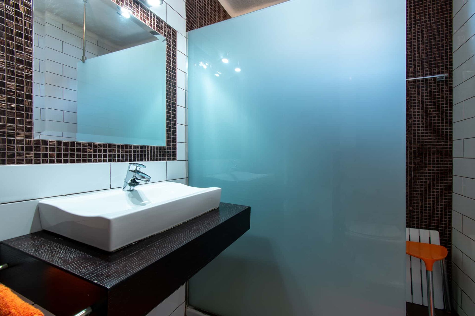 Bathroom with walk-in shower, wash hand basin, Parque Santiago I, Playa de las Americas, Tenerife