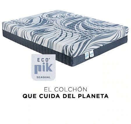 Un colchón con estampado de cebra está sobre un fondo blanco.