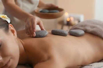 Massage mit Steinen