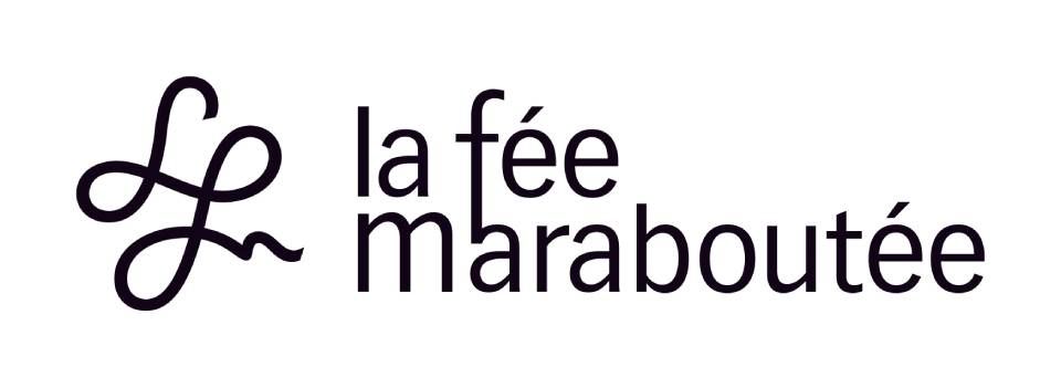 Logo de « La Fée Maraboutée ». Le logo présente un « L » décoratif et un texte noir sur fond blanc.