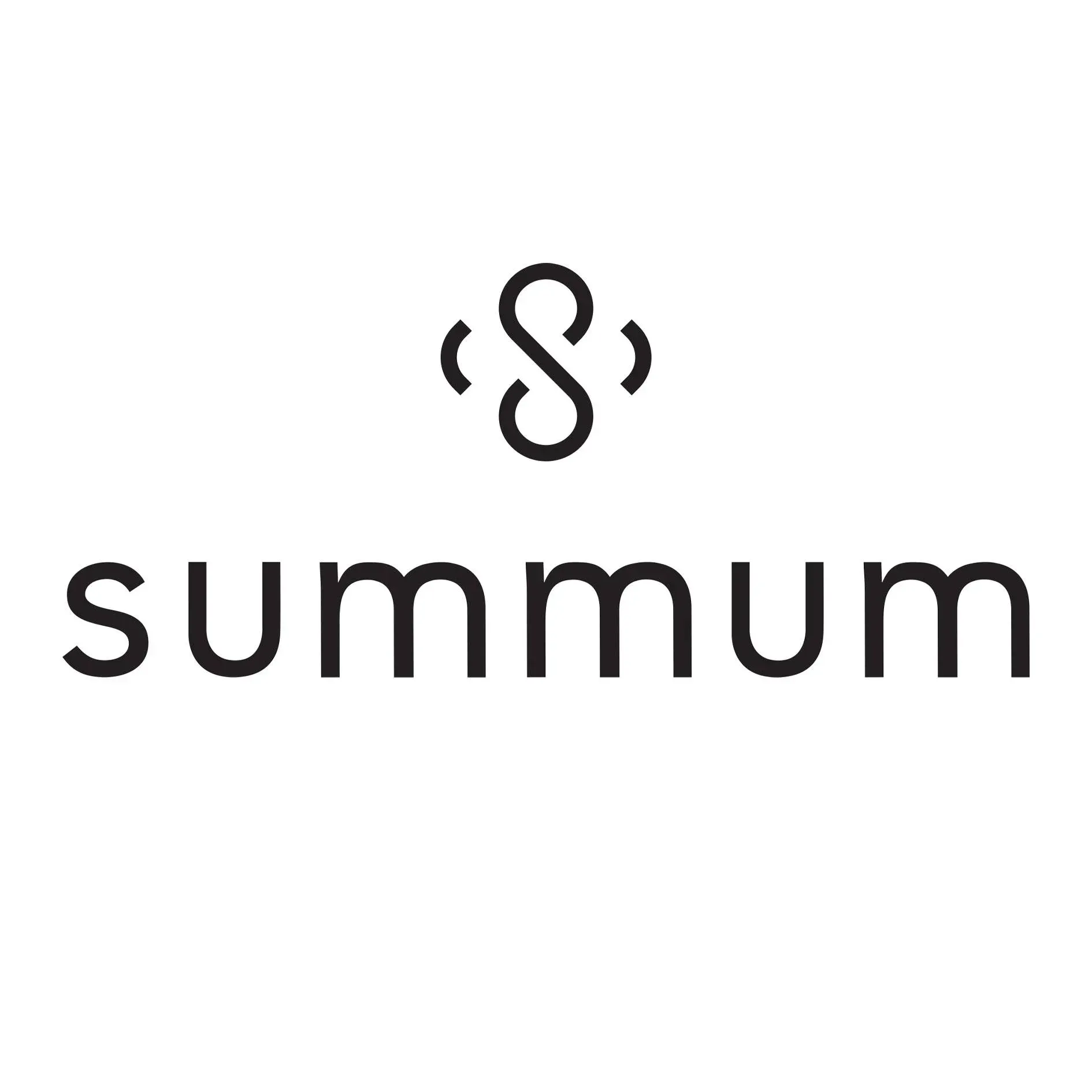 Logo SUMMUM en lettres noires grasses.