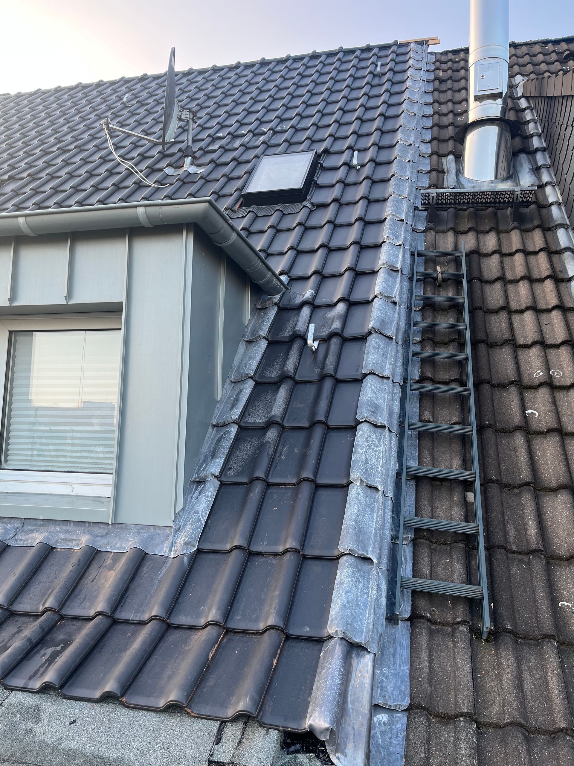 Dachdecker Essen Dachdecker Mülheim an der Ruhr Steildachsanierung Laumanns Stehfalzgaube Rheinzink Clima Comfort Aufdachdämmung