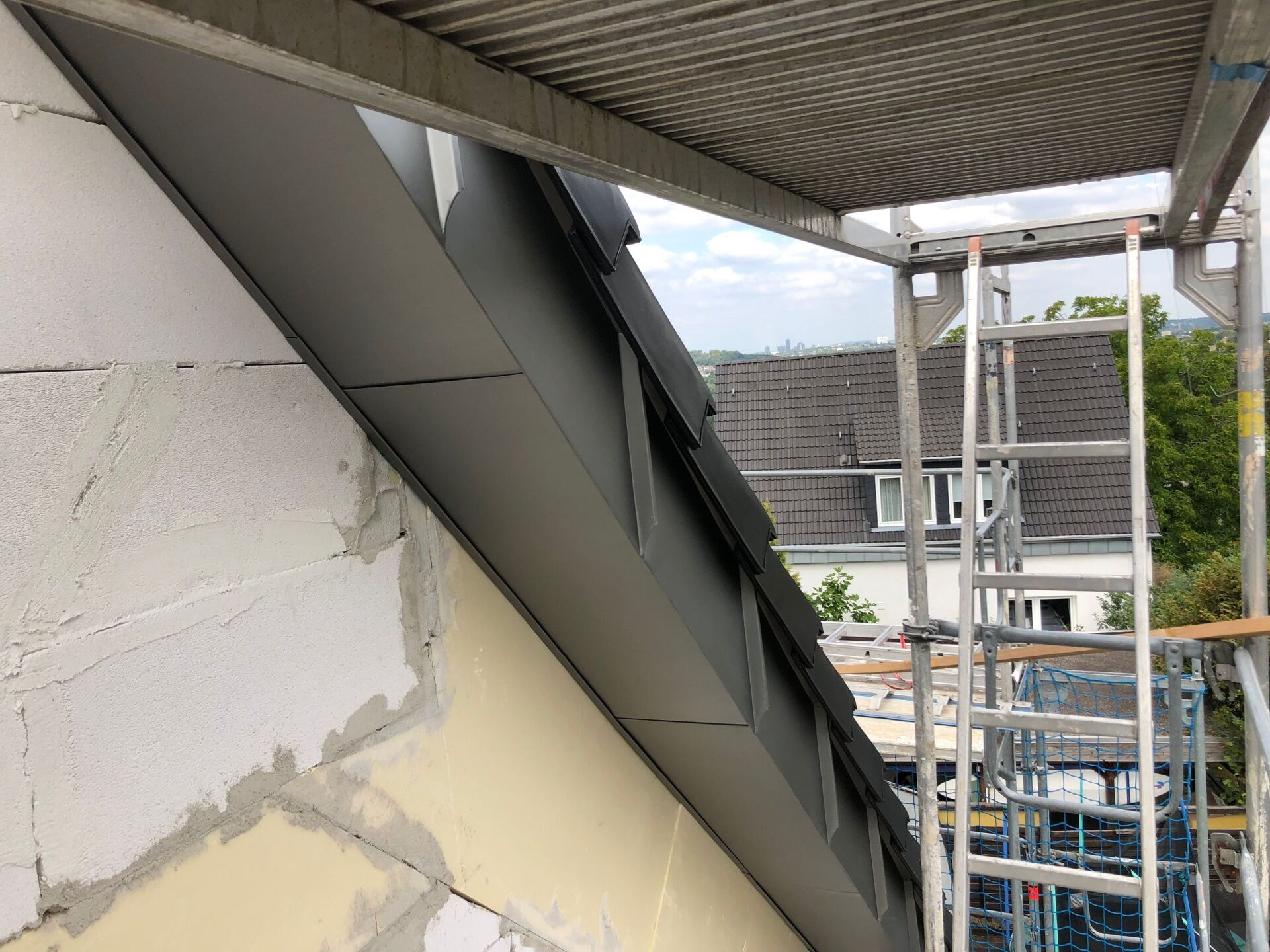 Dachüberstand Metall Stehfalzdeckung