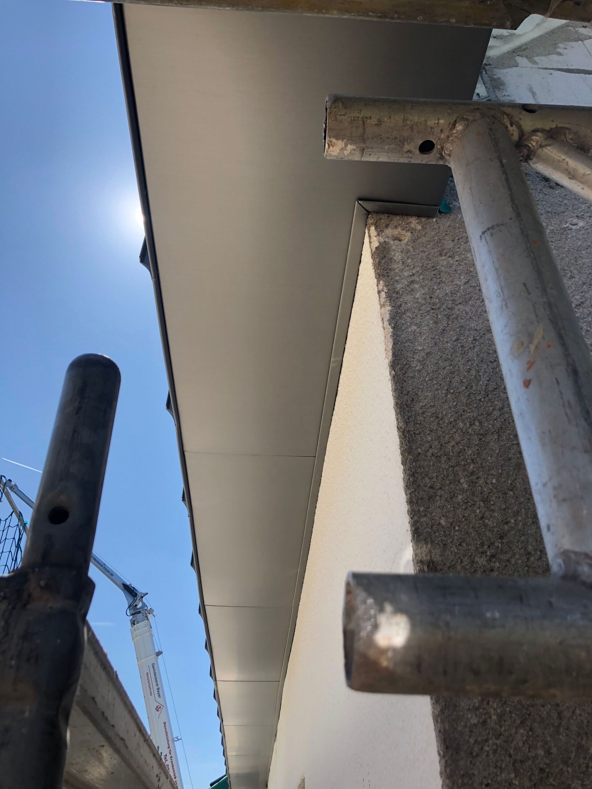 Dachüberstand Metall Stehfalzdeckung