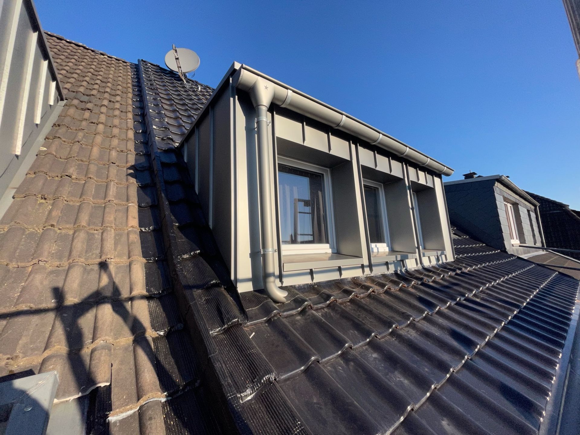 Steildachsanierung Laumanns Jacobi Stehfalzgaube Rheinzink