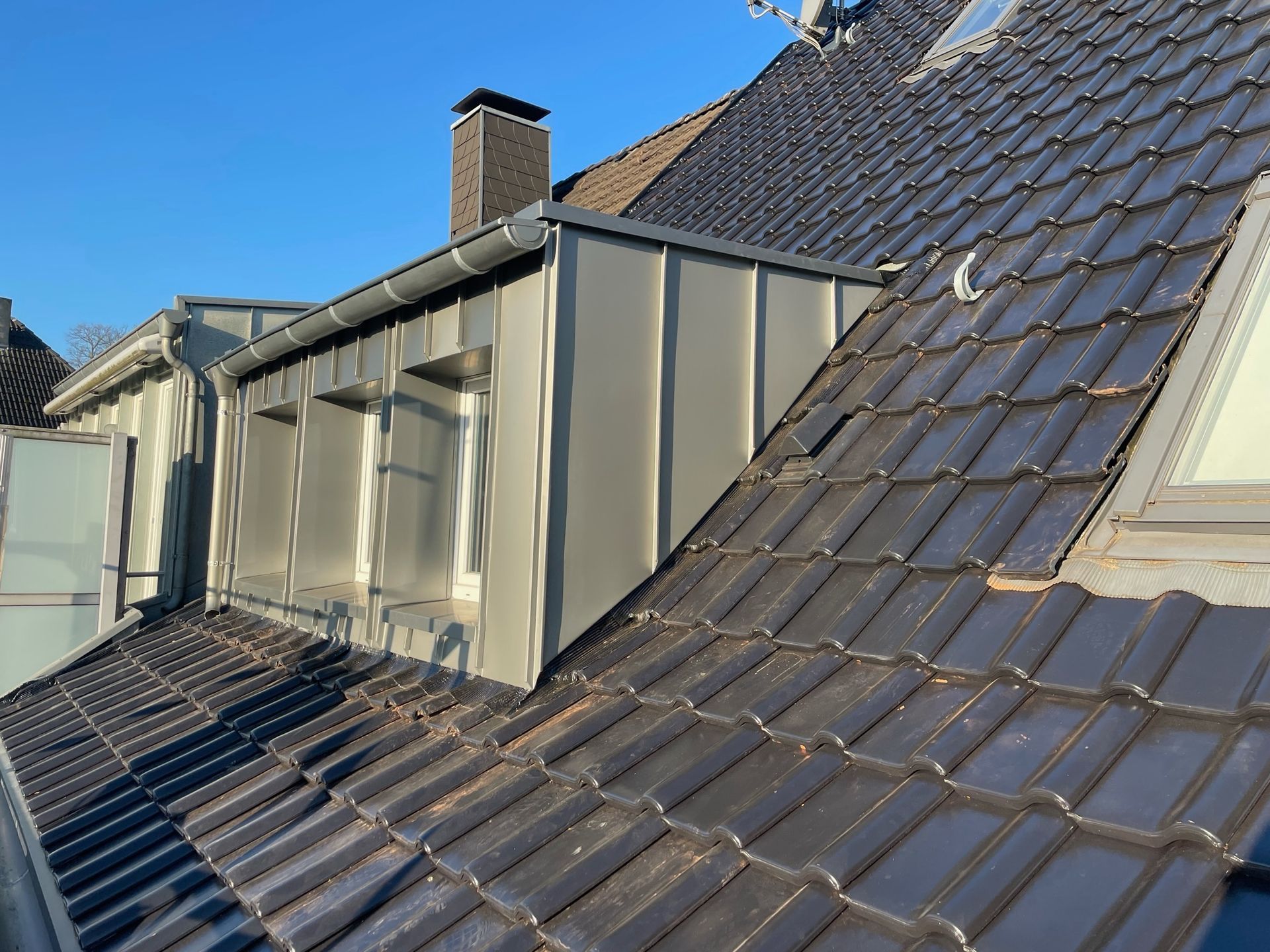 Steildachsanierung Laumanns Jacobi Stehfalzgaube Rheinzink