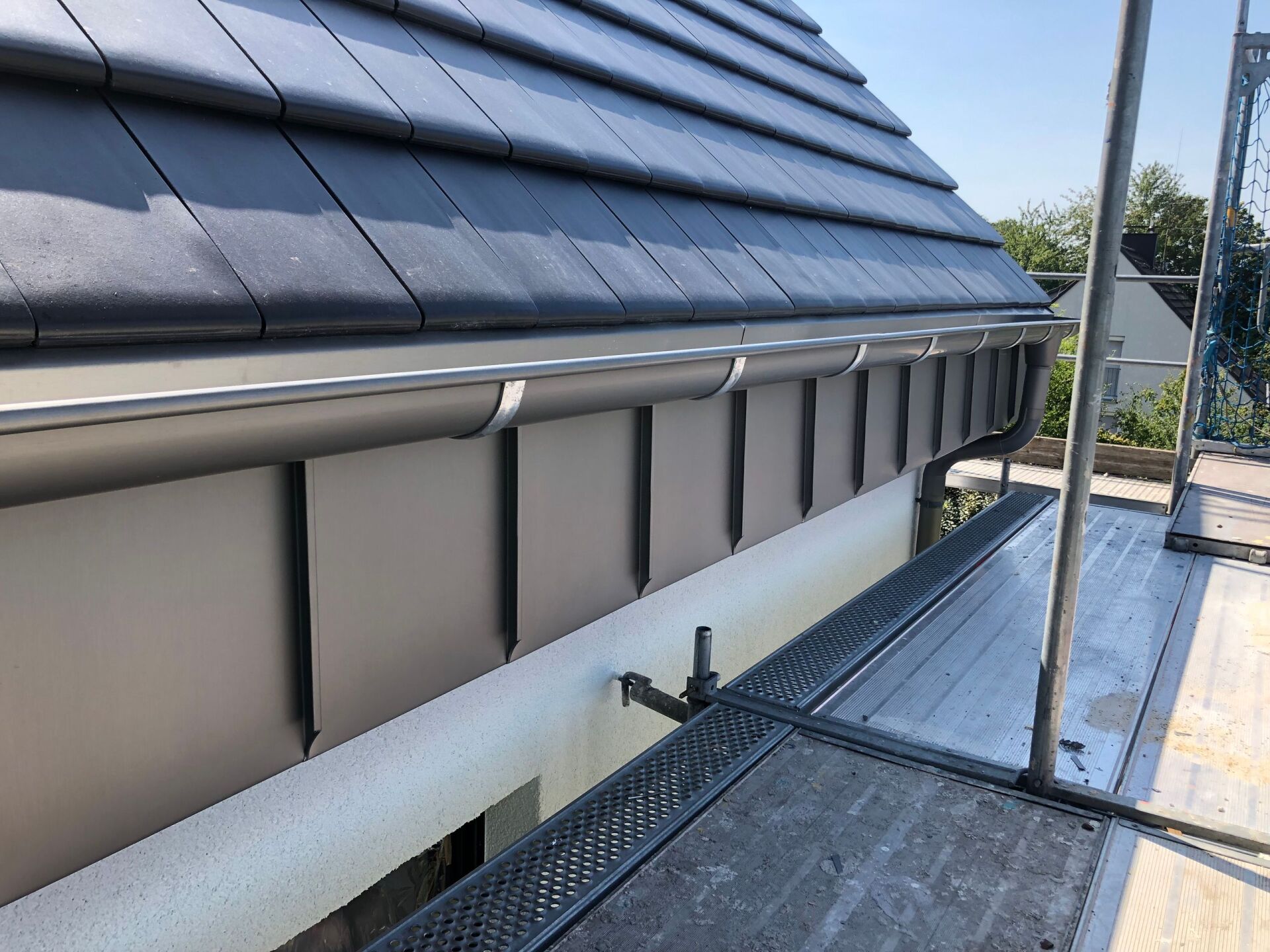 Dachüberstand Metall Stehfalzdeckung