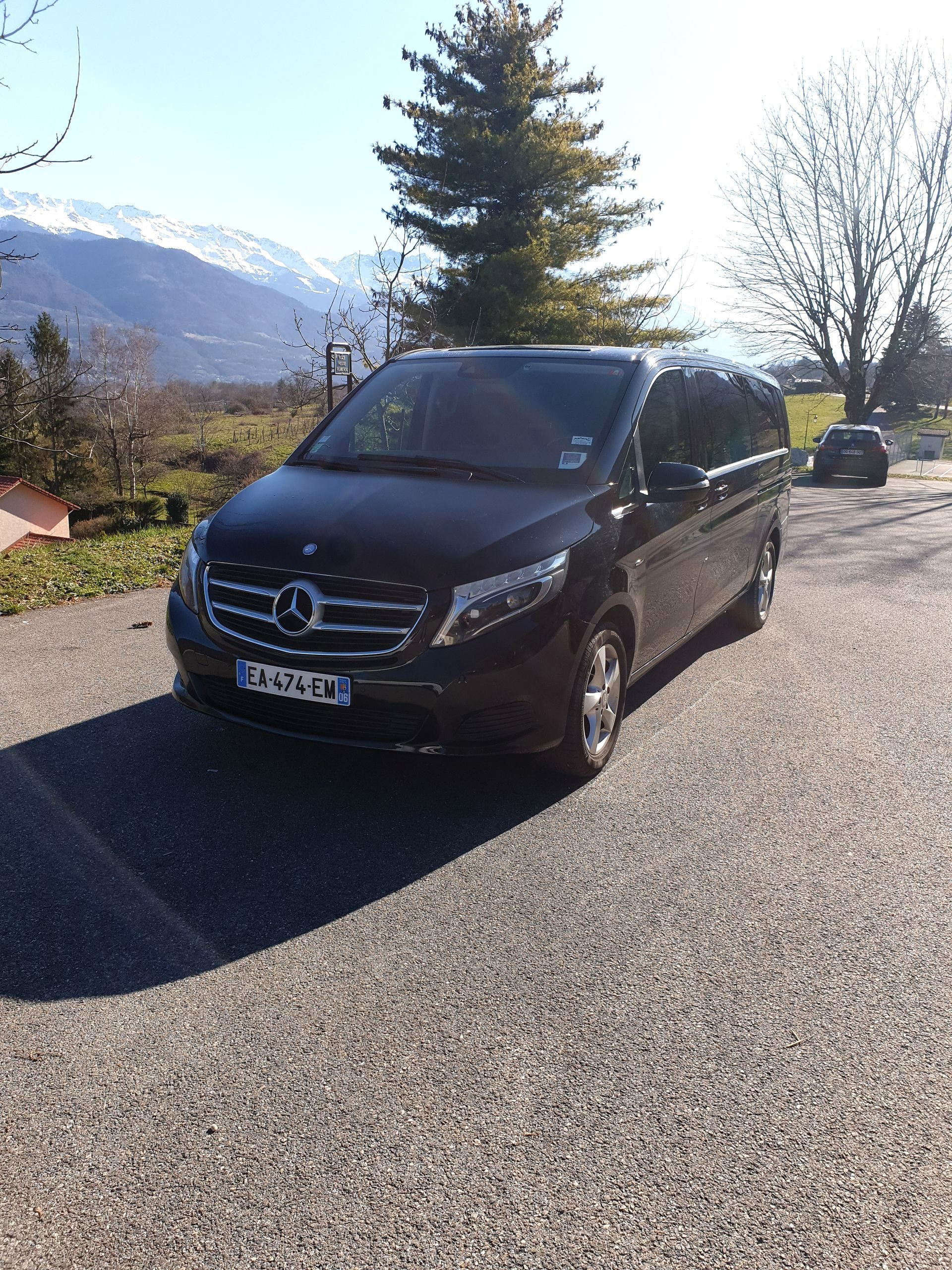 Un fourgon-taxi Mercedes tout confort
