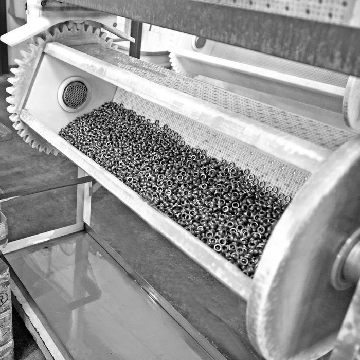 Unser Verfahren bietet präzise Ergebnisse und gleichmäßige Oberflächenqualität auch für komplexe Bauteile.