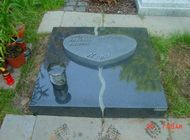 Urnengrabstein mit Herz Steinmetzbetrieb Josef Simon