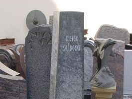 Grabinschrift Dieter Saldecki Steinmetzbetrieb Josef Simon