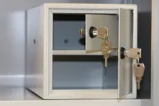 Coffre-fort à clé compartimenté