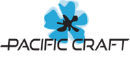 Un logotipo para Pacific Craft con una flor azul.