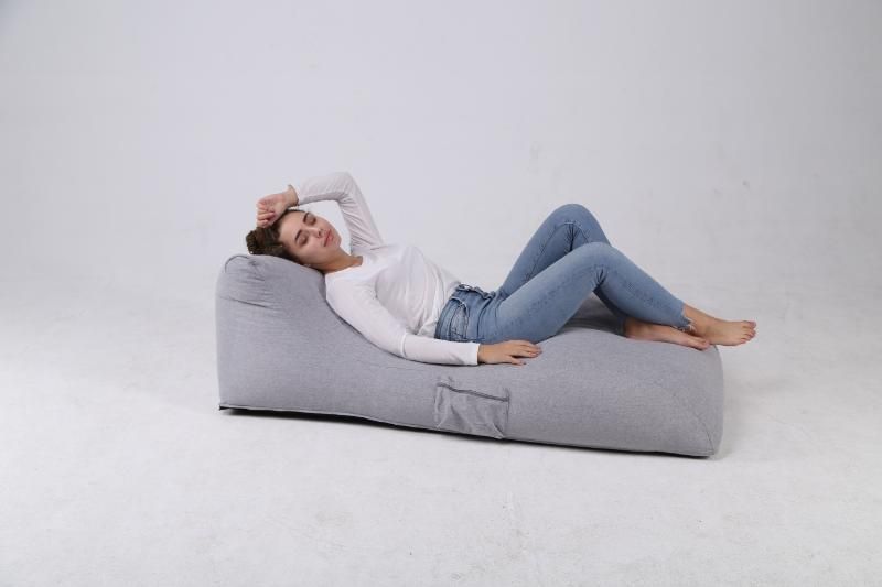 Kunde auf Sitzsackliege der HDI Dämmstoff-Vertriebs GmbH & Co.KG