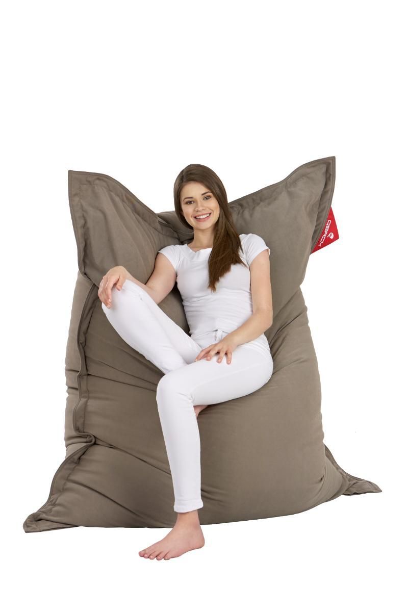 Kundin auf Sitzsack der HDI Dämmstoff-Vertriebs GmbH & Co.KG