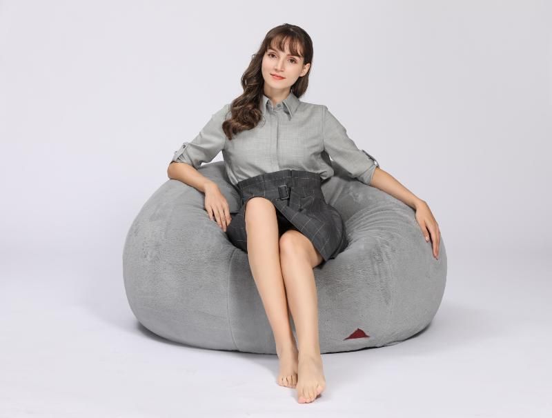 Kundin auf Sitzsack der HDI Dämmstoff-Vertriebs GmbH & Co.KG