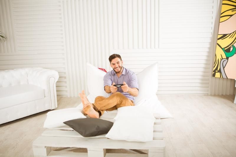 Kunde auf Sitzsack der HDI Dämmstoff-Vertriebs GmbH & Co.KG