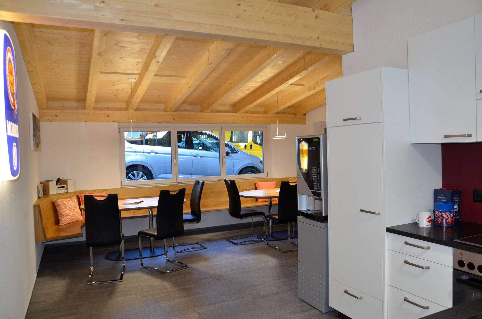 Aufenthaltsraum - Garage Riedhauser AG