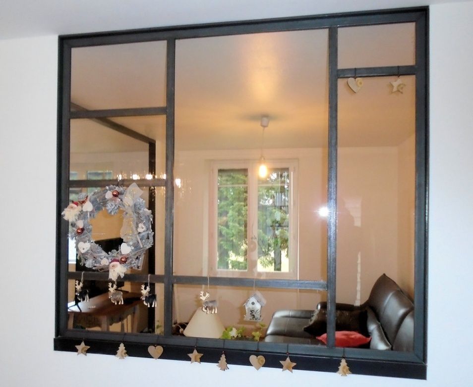 Une verrière installée dans la pièce principale d'un logement