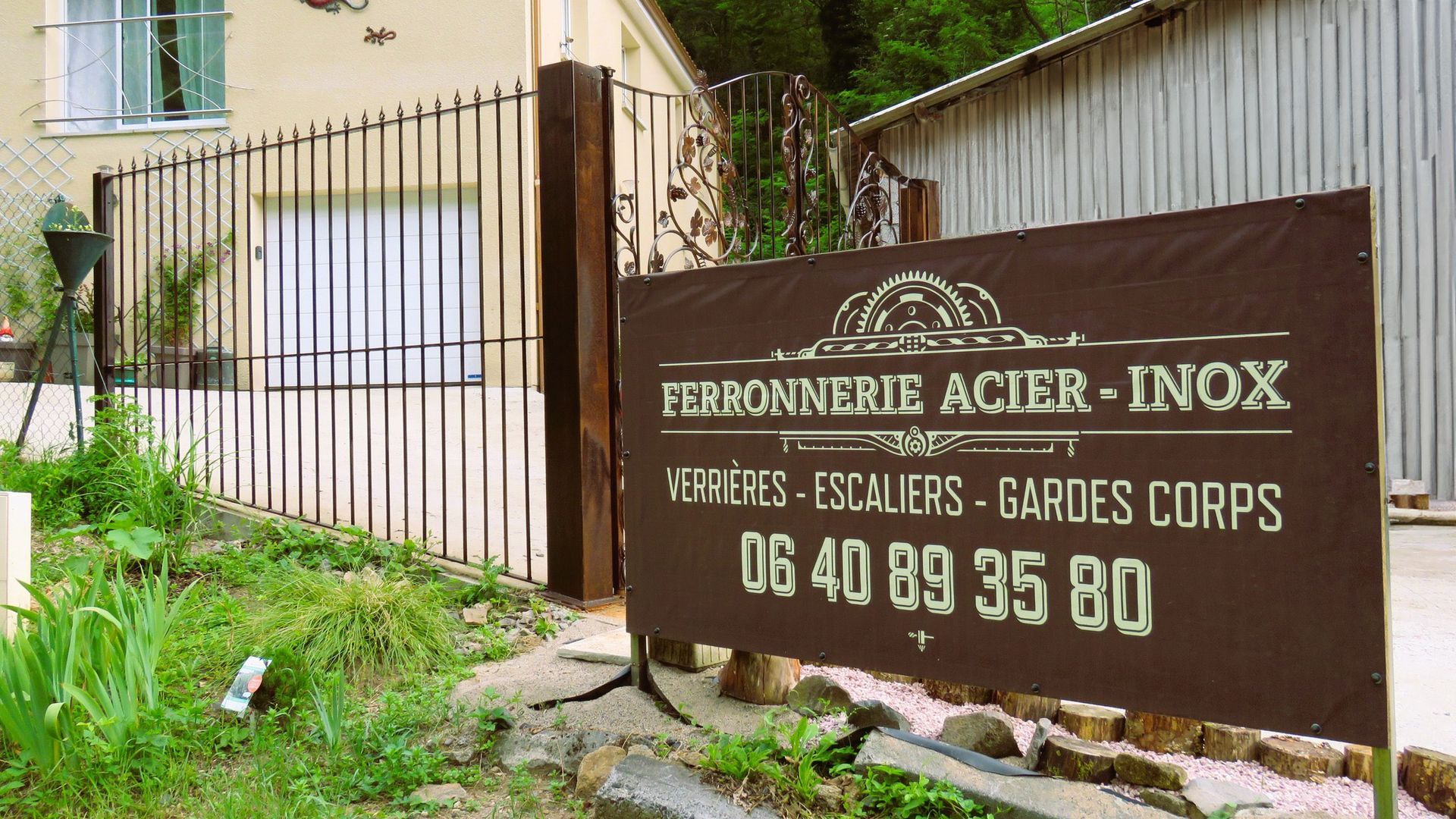 Le panneau de la ferronnerie : acier et inox