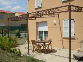 Une pergola fabriquée en acier