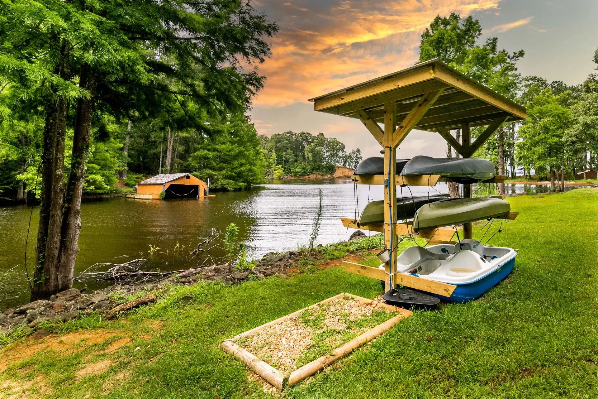 Step onto 350 feet of private waterfront with open views of Toledo Bend. Start your day with coffee on the covered patio, then head out in one of our four kayaks—or take the rowboat—for a day in the lake. The bunkhouse gives everyone space to spread out; the firepit and beach area are just steps away. The boat launch is a quick 2 minute drive. With shops, gas, and groceries nearby, you’ll have everything you need close at hand for a delightful lakefront getaway.
