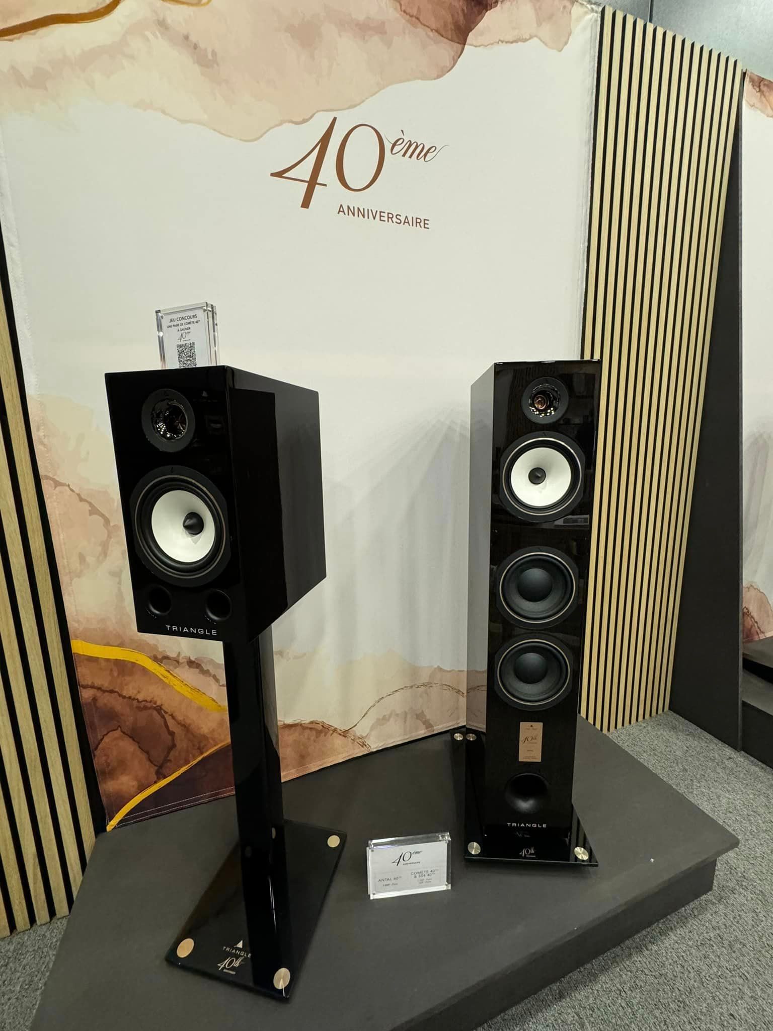 Enceinte colonne et compacte sur pied