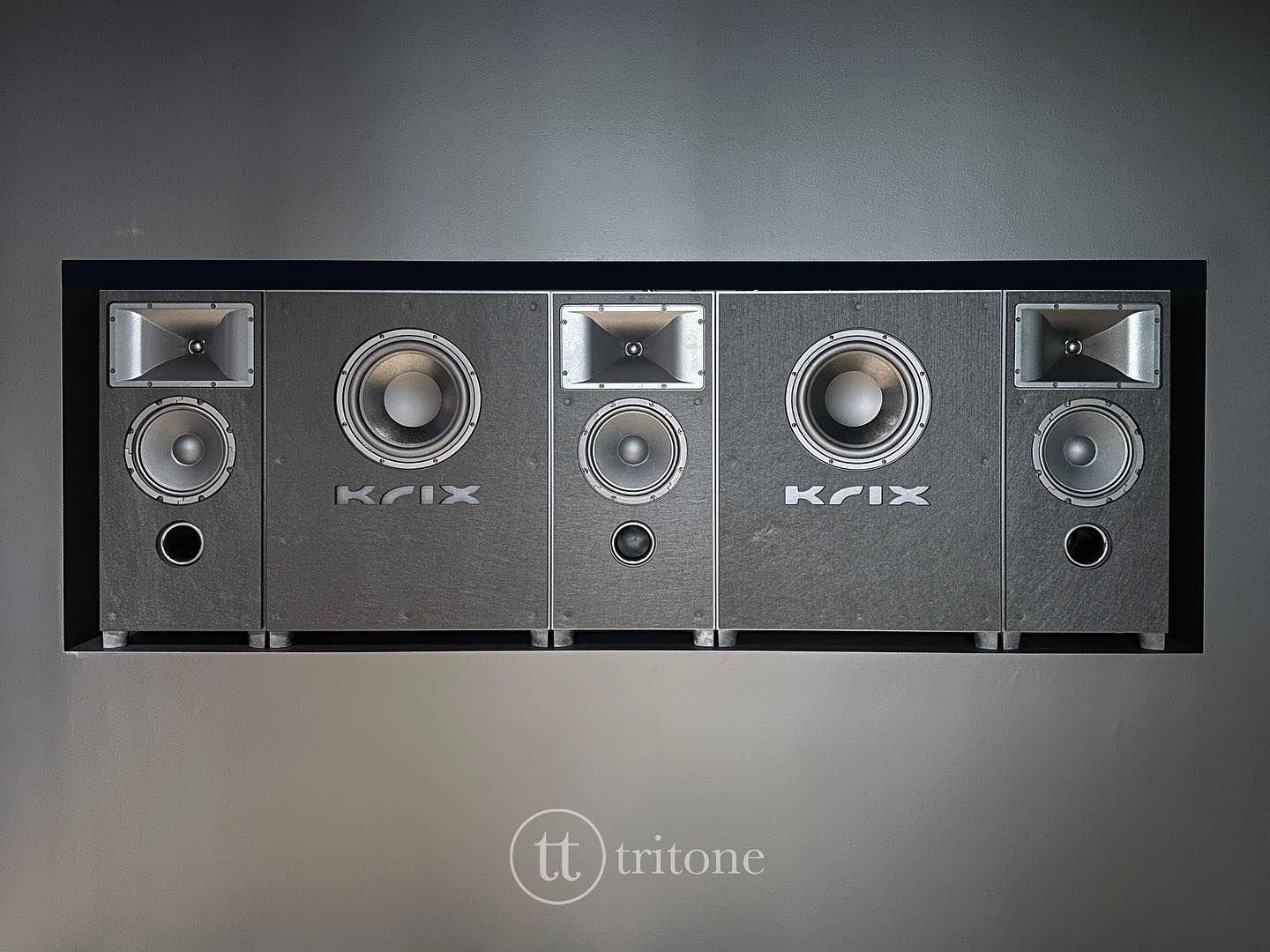 Enceinte pour salle de cinéma