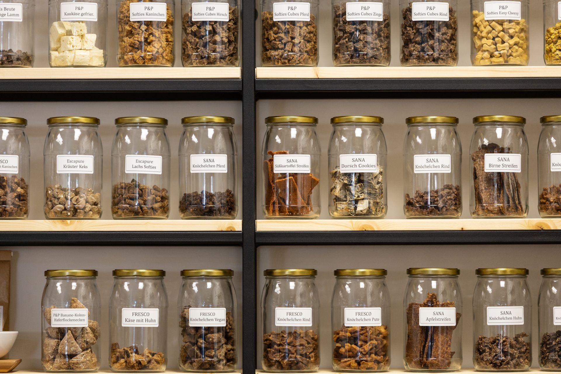 Sortierte Hundekekse im Glas – gesunde Belohnungen bei Hundsverruckt Hundenladen