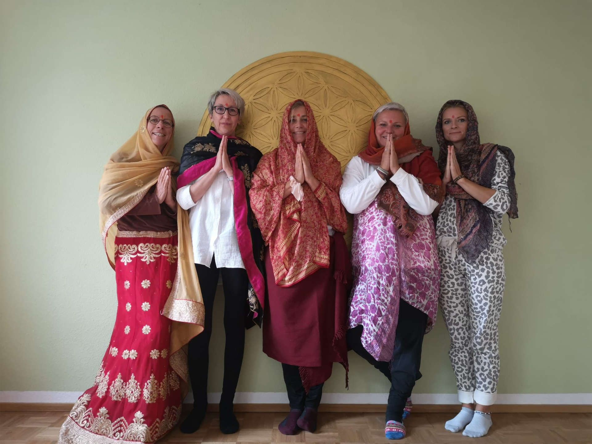 Teilnehmer & Teilnehmerinnen mit Abschlusszertifikaten als Fachkraft für Kinderyoga