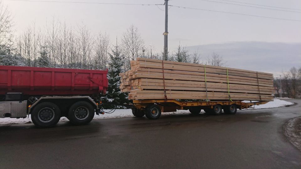 Transport von Bauholz
